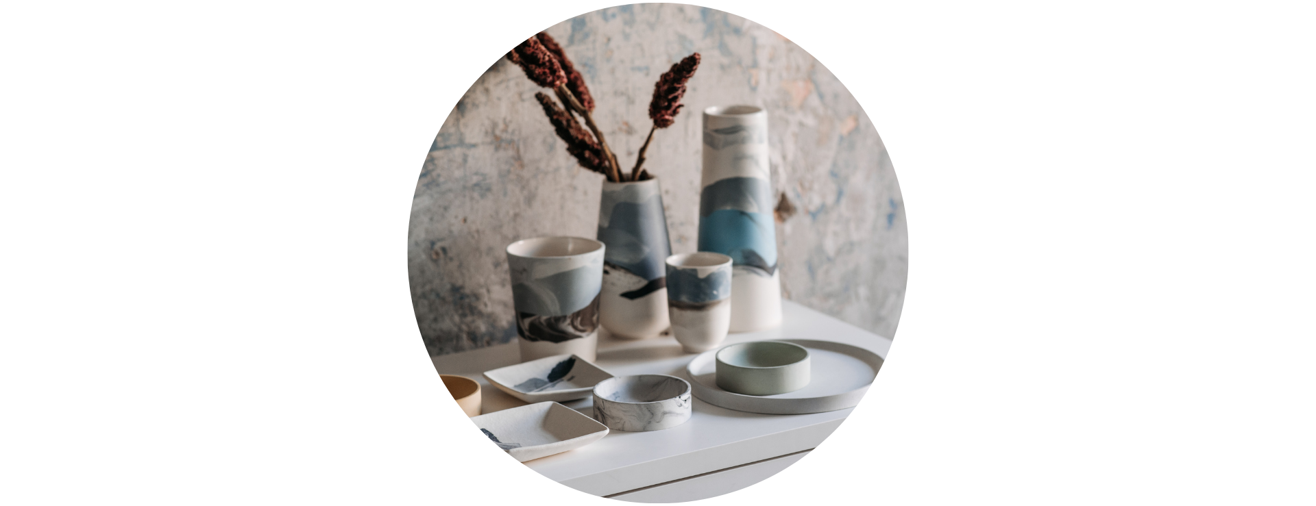 La faïencerie de Pornic propose des ateliers de décoration pour personnaliser et peindre son assiette, son bol, sa tirelire au cours d'un atelier diy enfants et adultes à Pornic, entre Nantes et Saint Nazaire avec You Do You Learn. Idéal par temps de pluie.