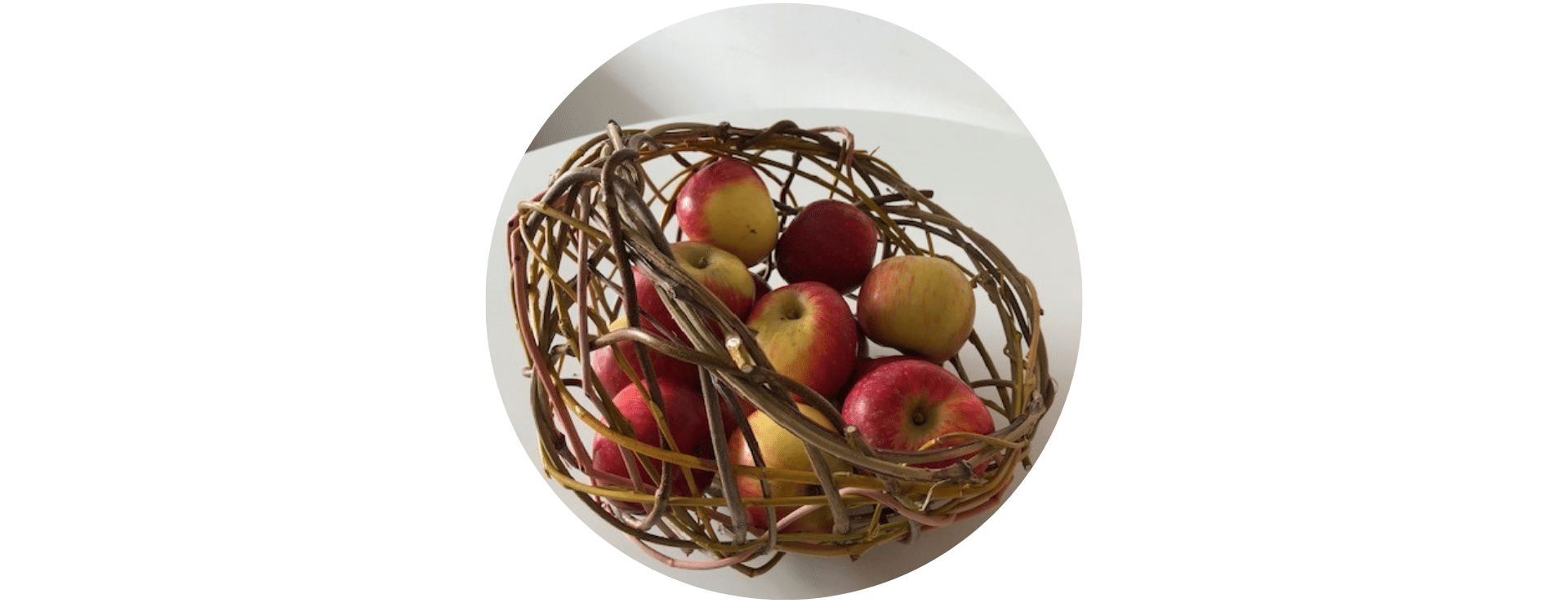 You Do You Learn met en avant Pot'aux fleurs. Cette structure propose des ateliers diy enfants et adultes à Chauvé, entre Nantes et Saint Nazaire en Loire Atlantique, pour réaslier une coupe à fruits en osier ou un luminaire. Idéal par temps de pluie et pour un atelier parent-enfant pour la fête des pères/mères.