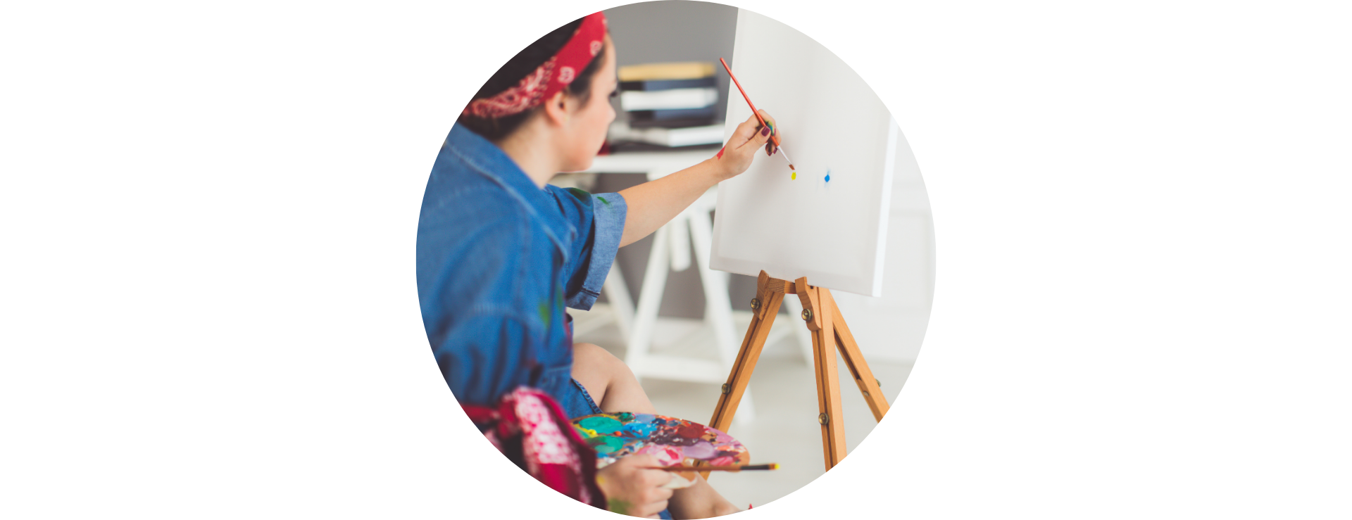 L'atelier Cafecito propose des ateliers libres pour réaliser de la peinture sur toile au cours d'un atelier diy enfants et adultes à Nantes avec You Do You Learn. Idéal par temps de pluie, pour un EVG, EVJF, teambuilding, anniversaire.