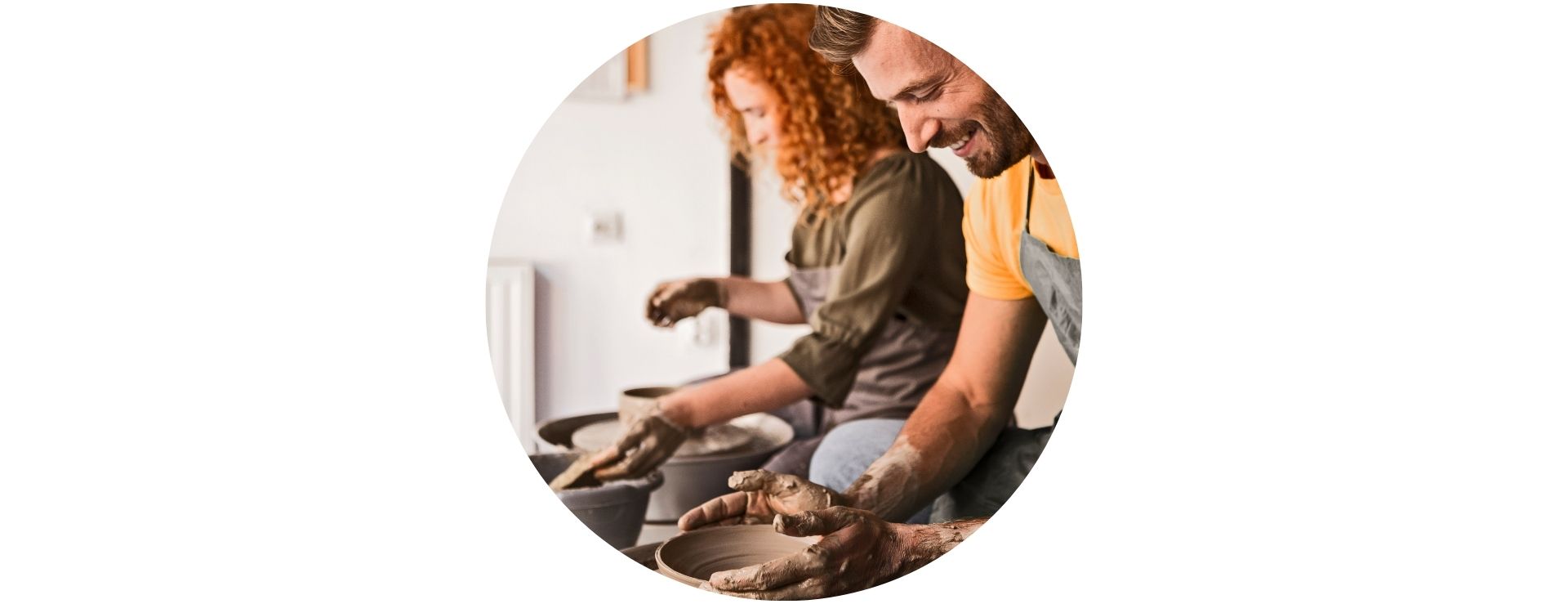 Emmanuelle Ferré de l'atelier poterie propose des cours de poterie pour réaliser des objets au cours d'un atelier diy à Saint Brévin les pins entre Pornic et Saint Nazaire avec You Do You Learn. Idéal par temps de pluie, pour un EVG, EVJF, teambuilding, anniversaire.