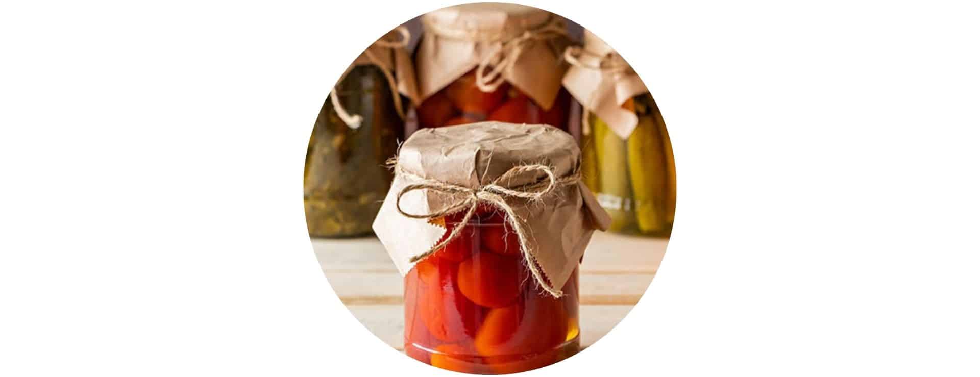 L'association Hirondelle propose des ateliers écogestes comme la réalisation de pickles au cours d'un atelier lactofermentation au cours d'un atelier diy enfants à la Pornic entre Nantes et Saint Nazaire avec You Do You Learn. Idéal par temps de pluie, pour un EVG, EVJF, teambuilding, anniversaire.