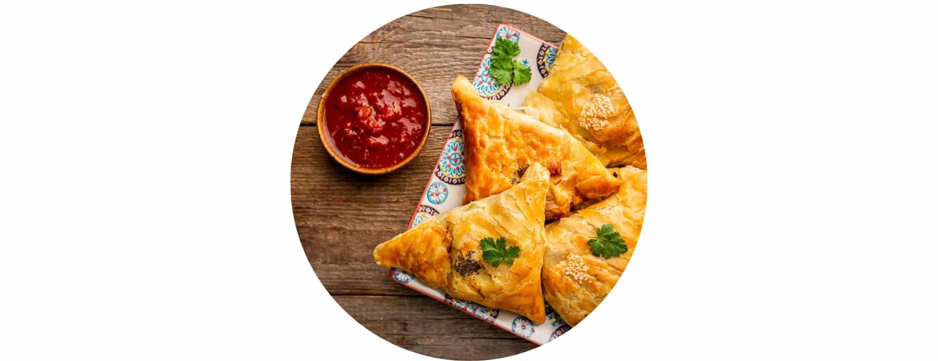 H'liza de Dak Lak propose des cours de cuisine pour réaliser des plats salés comme les "samoussa sauce thaï" au cours d'un atelier diy adulte à la Plaine sur mer entre Pornic et Saint Nazaire avec You Do You Learn. Idéal par temps de pluie, pour un EVG, EVJF, teambuilding, anniversaire.